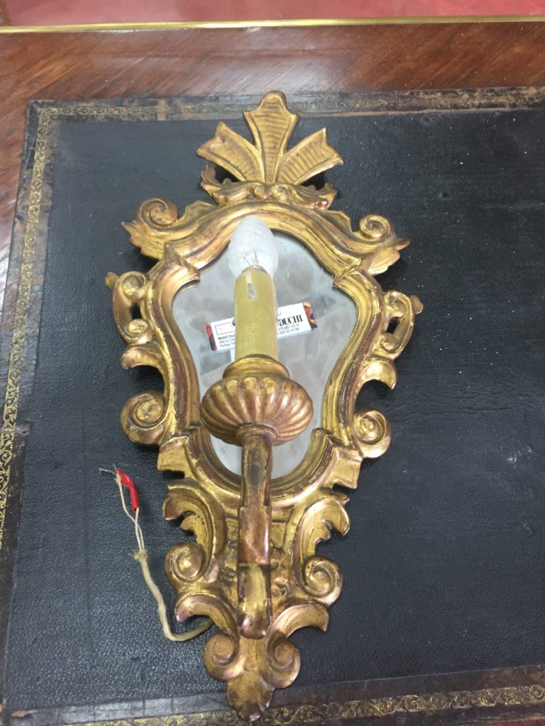 foto-Specchio dorato con cornice sagomata 1800.