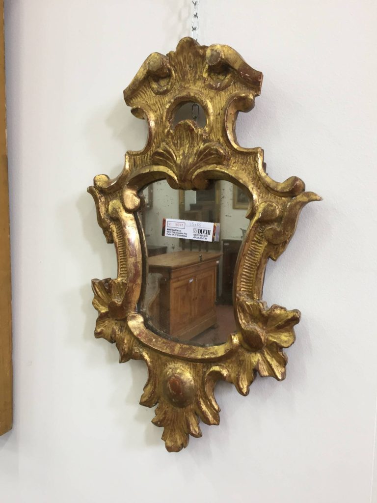 foto-Specchio con cornice sagomata e dorata, 1700